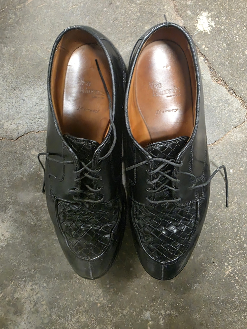 Allen Edmonds Black Leather Derby Shoes with Woven Vamp